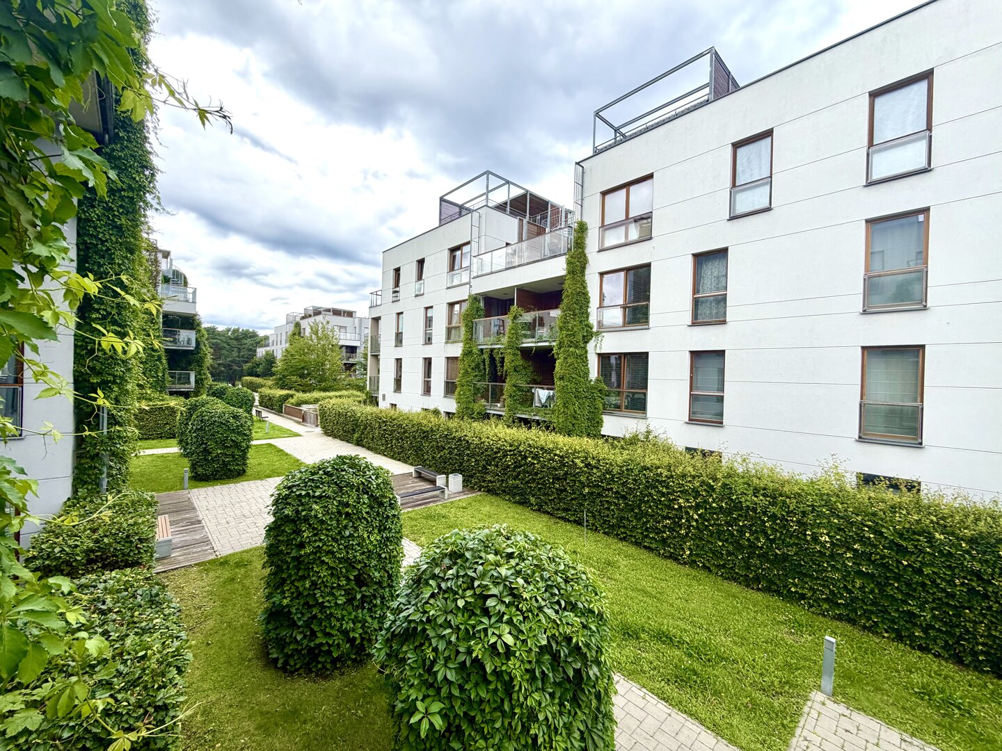 ACCO RENT - 12