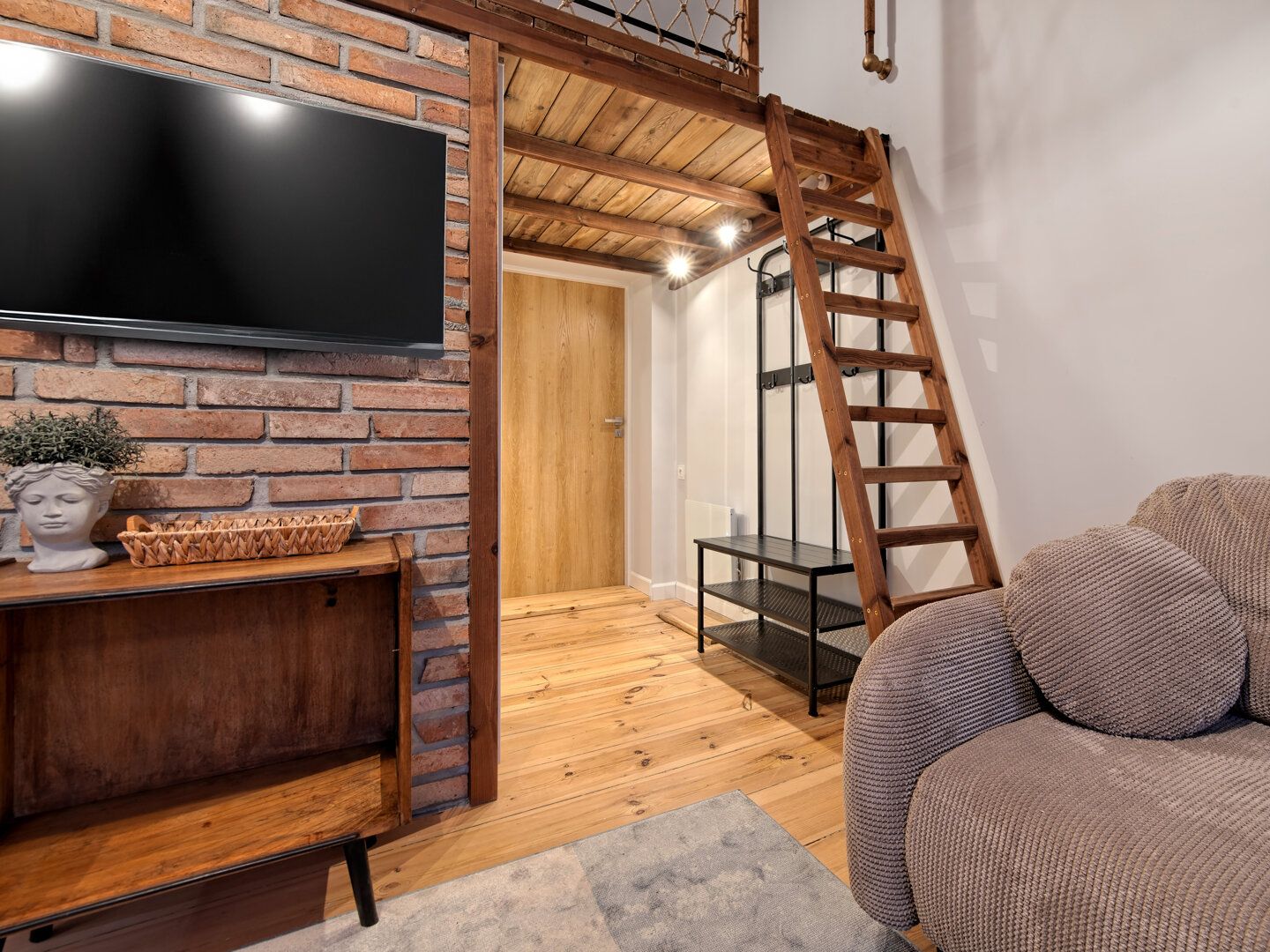 ACCO RENT - 5