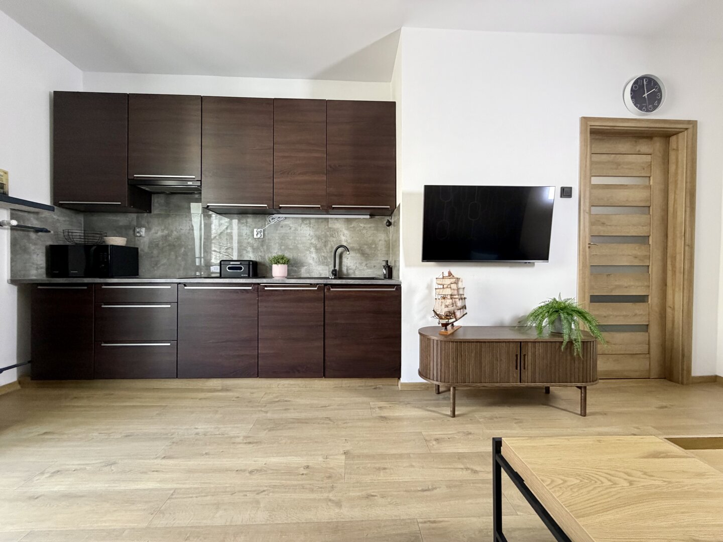 ACCO RENT - 5