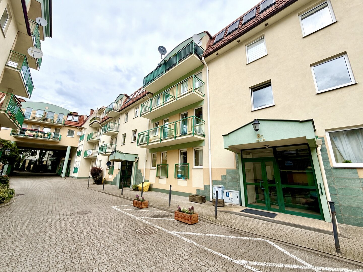 ACCO RENT - 13